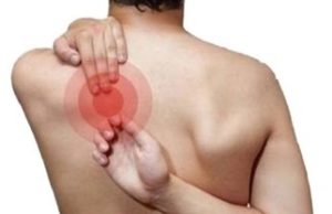 背中と肩甲骨の間の痛み